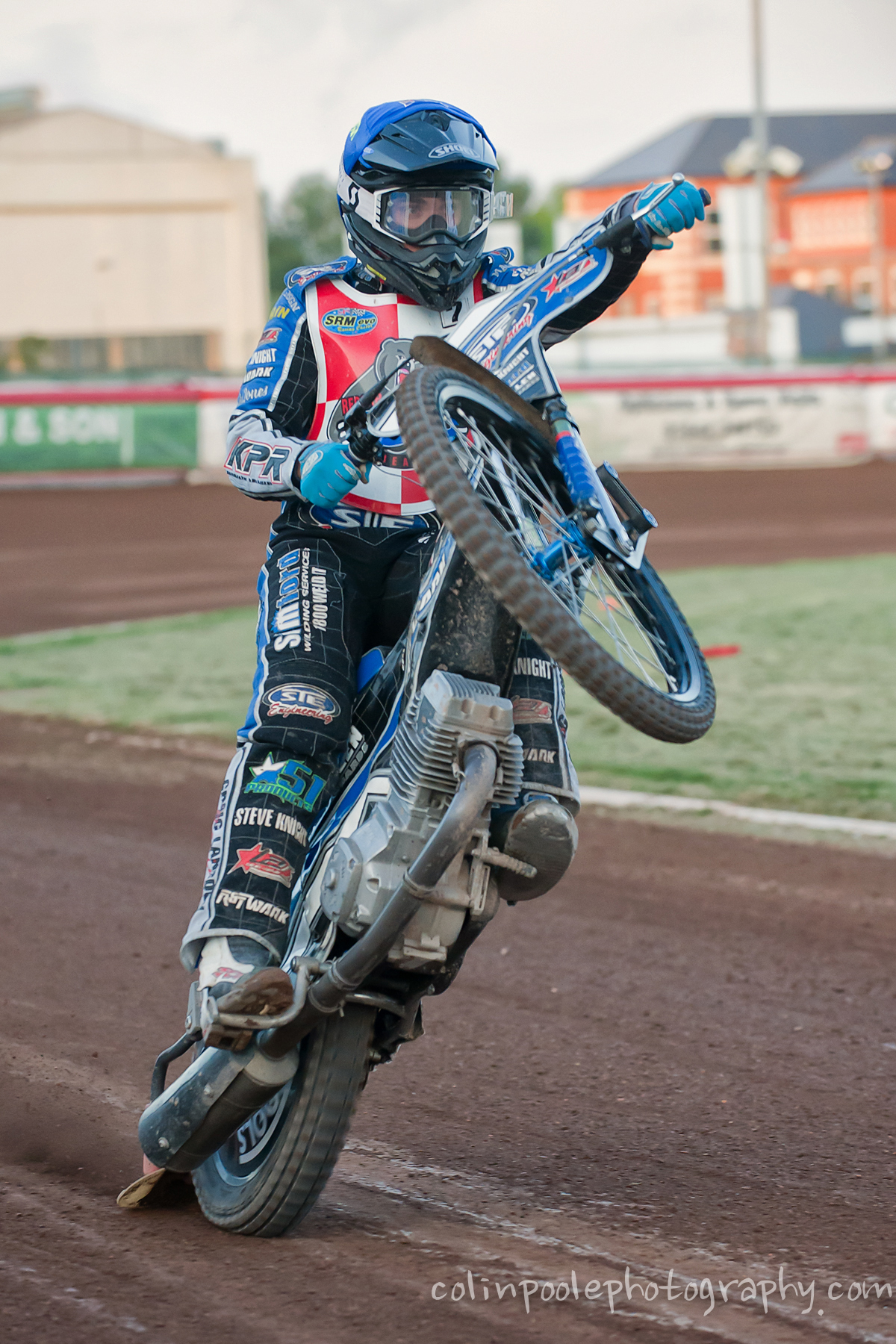 Stewart the star as Bears win